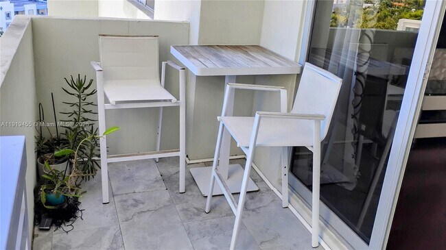 Building Photo - 1500 Bay Rd