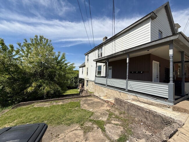 Building Photo - 129 3rd Ave