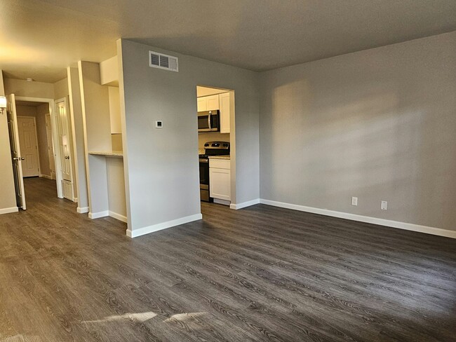 Building Photo - 2811 Woodbury Dr