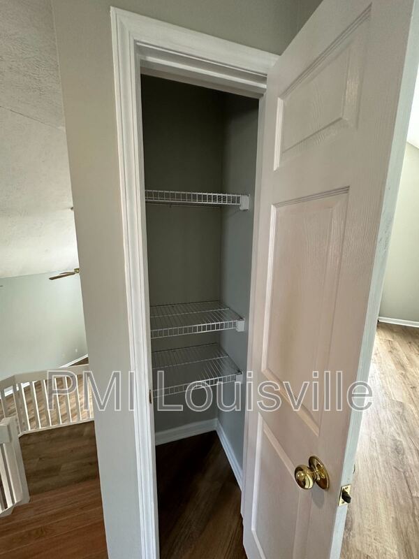 Building Photo - 4007 Mimosa View Dr