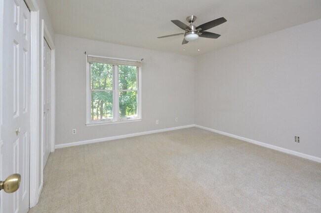 Building Photo - Charming Durham Townhome in Westgate Townes!
