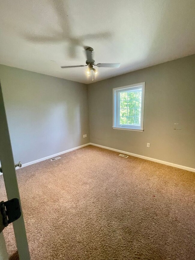 Building Photo - Fantastic 4 bedroom single family home on ...