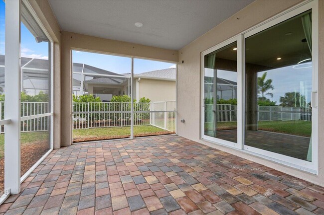 Building Photo - 10437 SW Captiva Dr