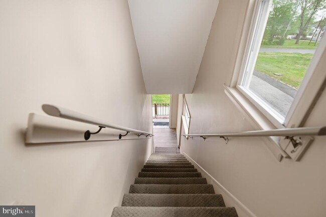 Building Photo - 1130 E Park Ave