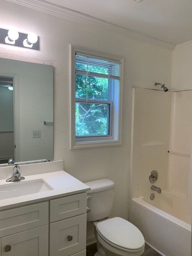 Building Photo - $500 OFF 1ST MONTH'S RENT! 3 Bedroom 2 Bath House Available Now!