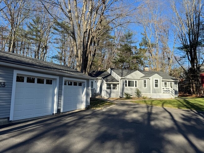 Building Photo - 113 Central St