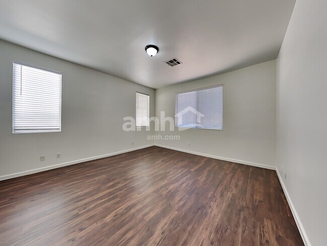 Building Photo - 541 Kavanagh Pl