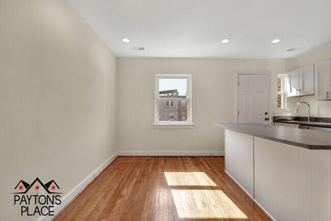 Building Photo - 332 19th St NE