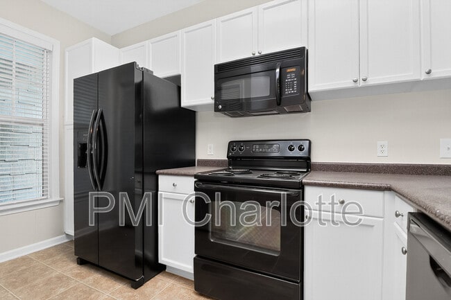 Building Photo - 18736 Nautical Dr