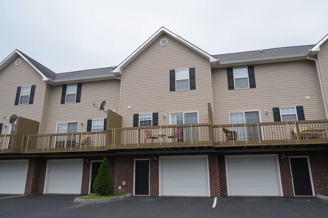 Building Photo - 2 Bedroom / 2.5 Bath Condo Johnson City, TN