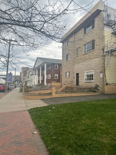 Building Photo - 1075-1077 East Jersey Street, 2left