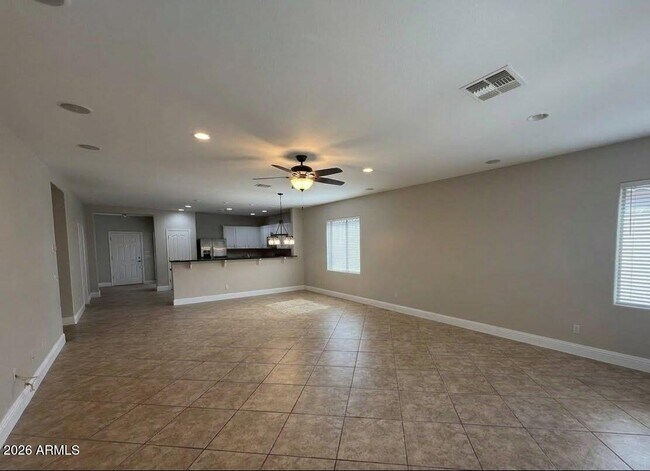 Building Photo - 4155 E Clubview Dr