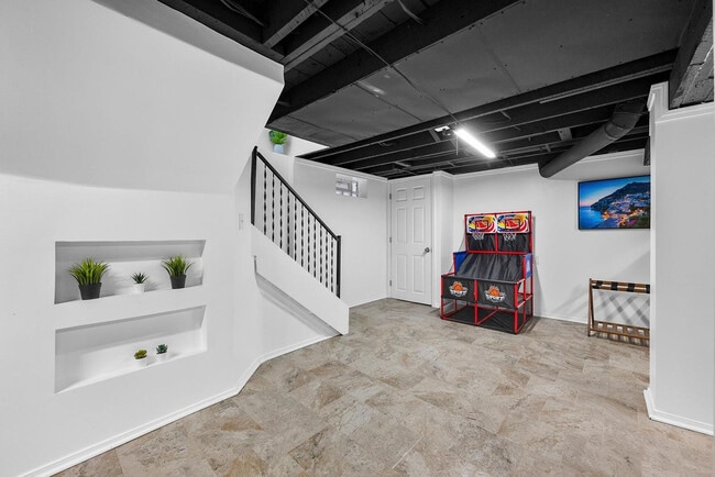 Building Photo - 2009 Sharon St