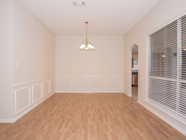 Building Photo - 925 Comiskey Ct