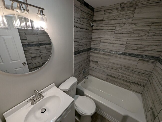 Building Photo - Grenshaw Greatness