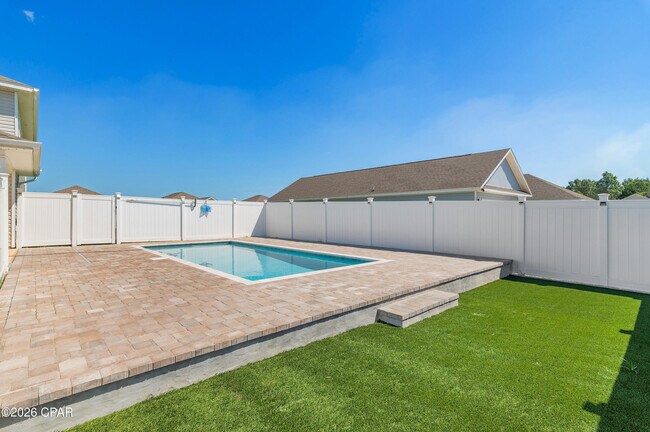 Building Photo - 56 Silverthorn St