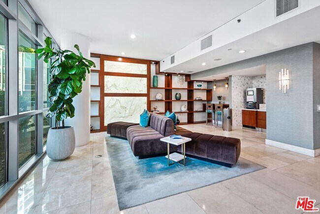 Building Photo - 13650 Marina Pointe Dr
