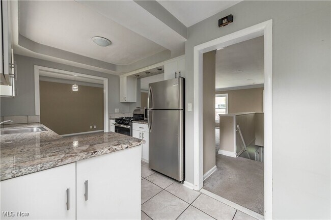 Building Photo - 23728 Glenhill Dr