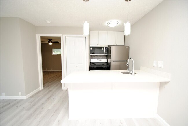 Building Photo - 2515 Yoakum Blvd