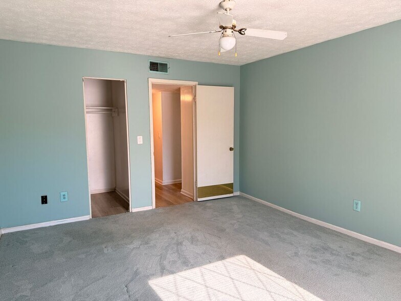 Building Photo - 3237 Abbeywood Dr