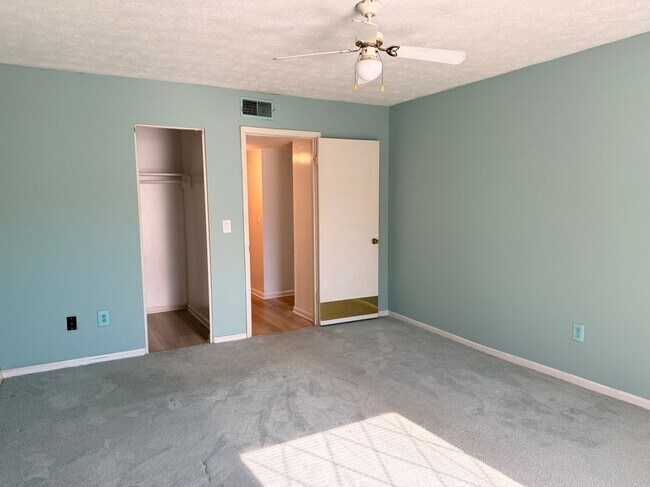 Building Photo - 3237 Abbeywood Dr
