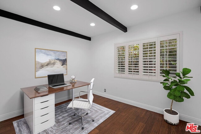 Building Photo - 1126 S Bundy Dr