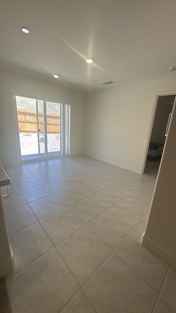 Building Photo - Brand New , Never lived in 3 bed/2 ba home ready MID August!