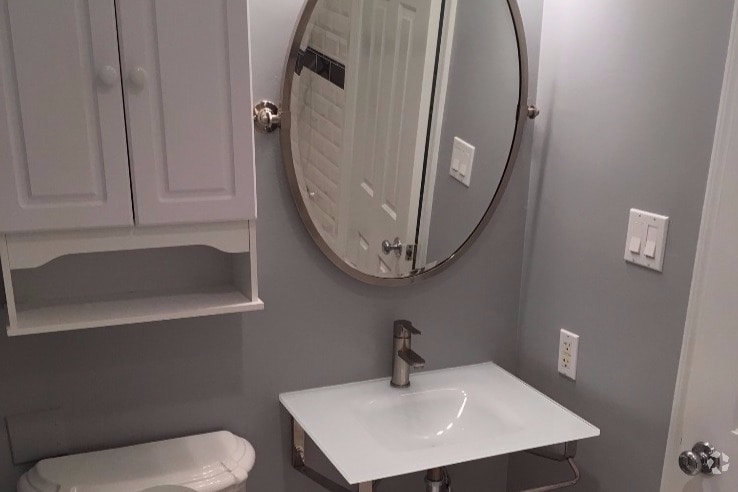 Bathroom - 1331 Vermont Ave NW