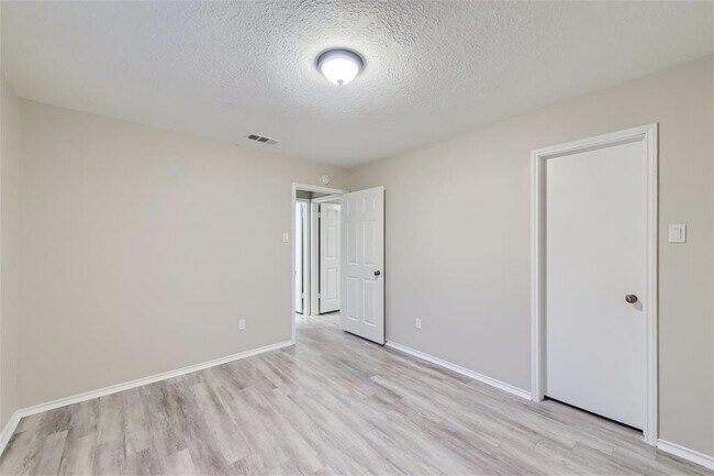 Building Photo - 13423 Birdcall Ln