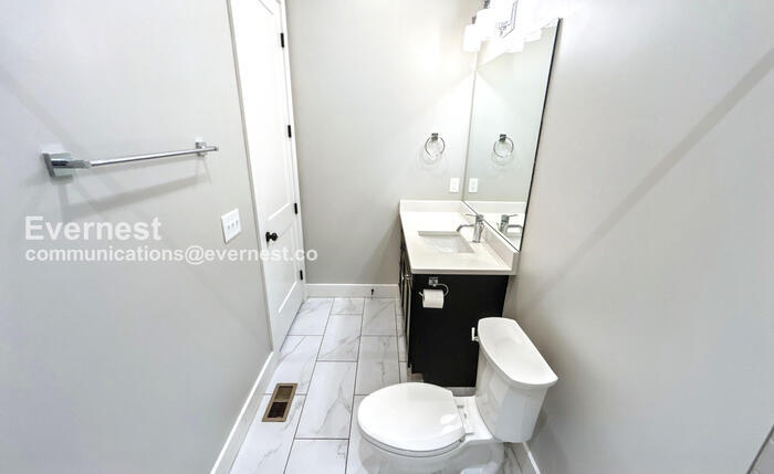 Building Photo - 1705 Cass St