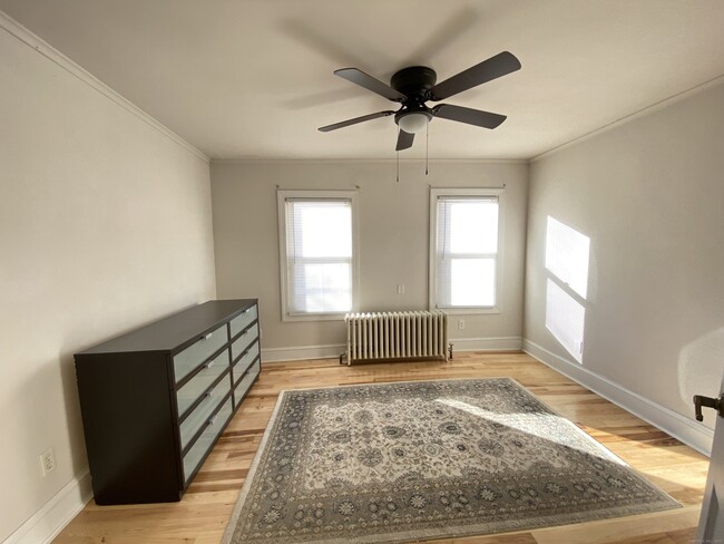 Building Photo - 143 Calhoun St