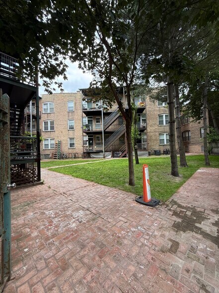 Building Photo - 5866 N Ridge Ave