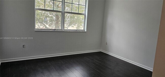 Building Photo - 5800 W Sample Rd
