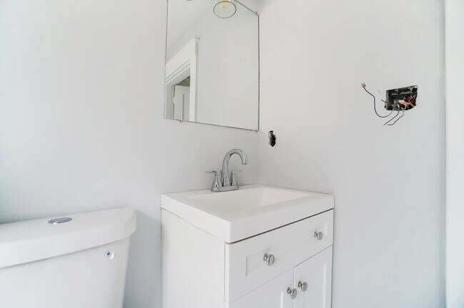 Building Photo - Three Bedroom Home in Covington!