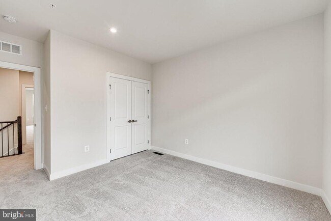 Building Photo - 14055 Sunrise Valley Dr