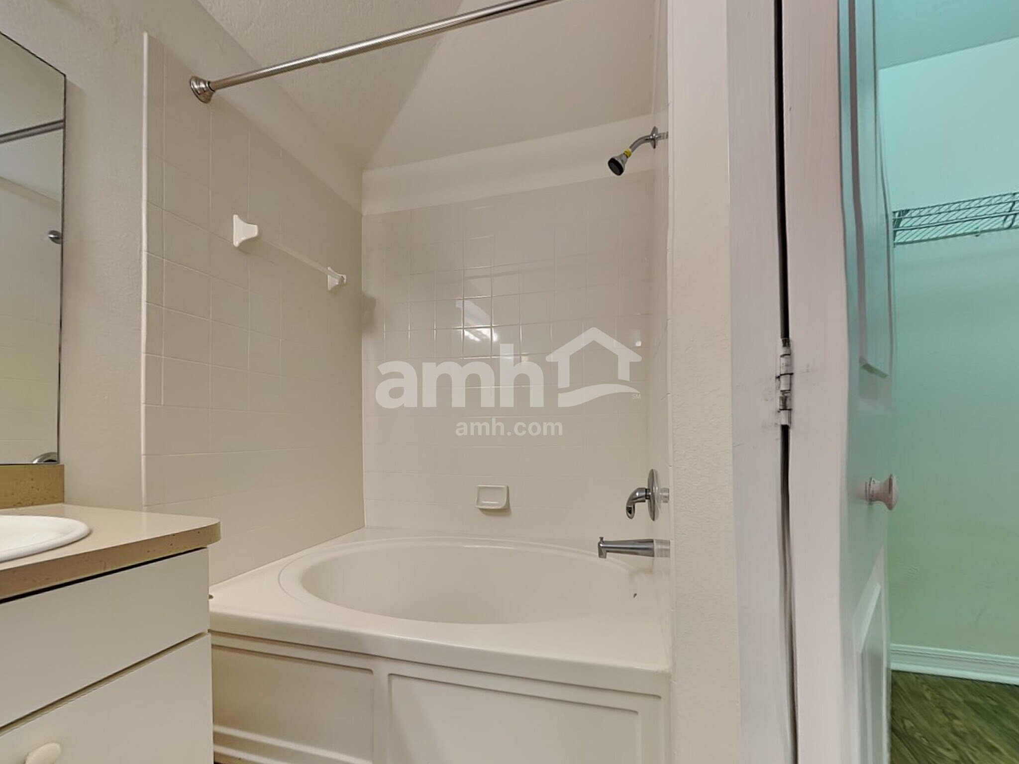 Building Photo - 10231 Lakeside Vista Dr