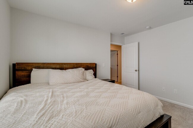 Building Photo - 1045 Ashcroft Cir