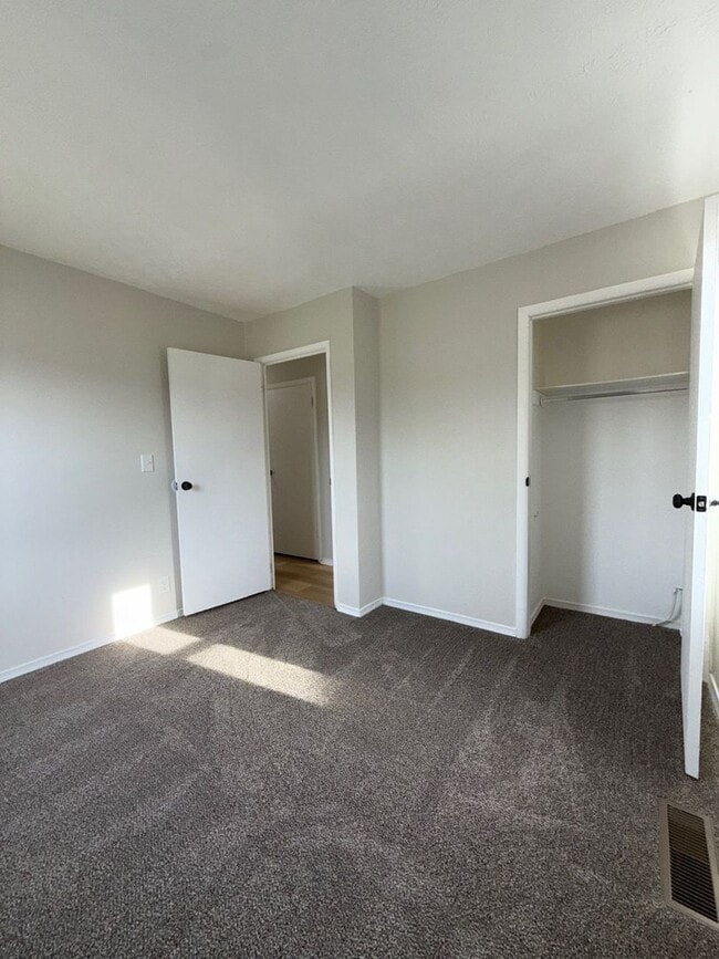 Building Photo - Beautifully Updated 3BR Home w/ Fenced Yard & 2-Car Garage