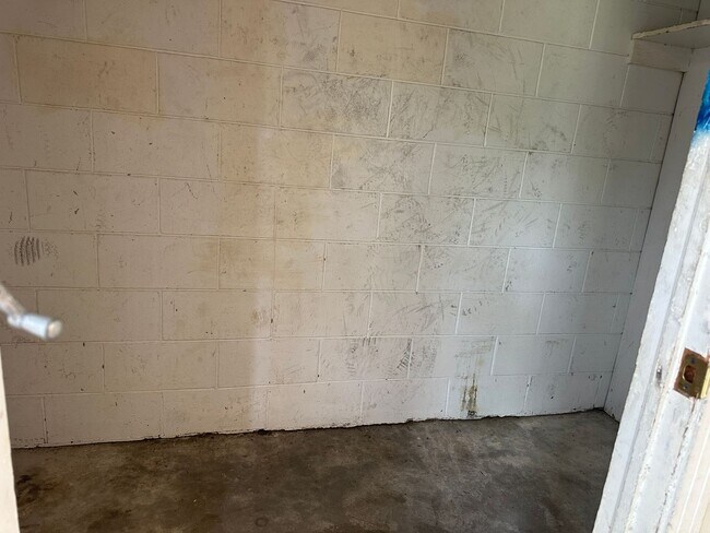 Building Photo - Convenient Leesburg Living – Walk to Leesburg High School!