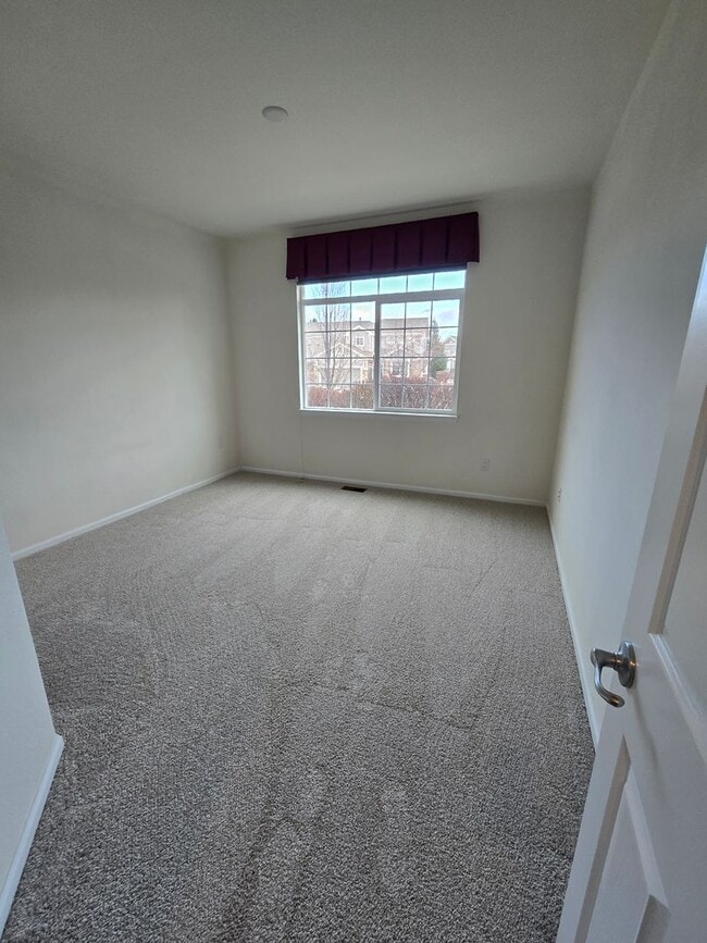 Building Photo - Ranch Townhome in The Broadlands