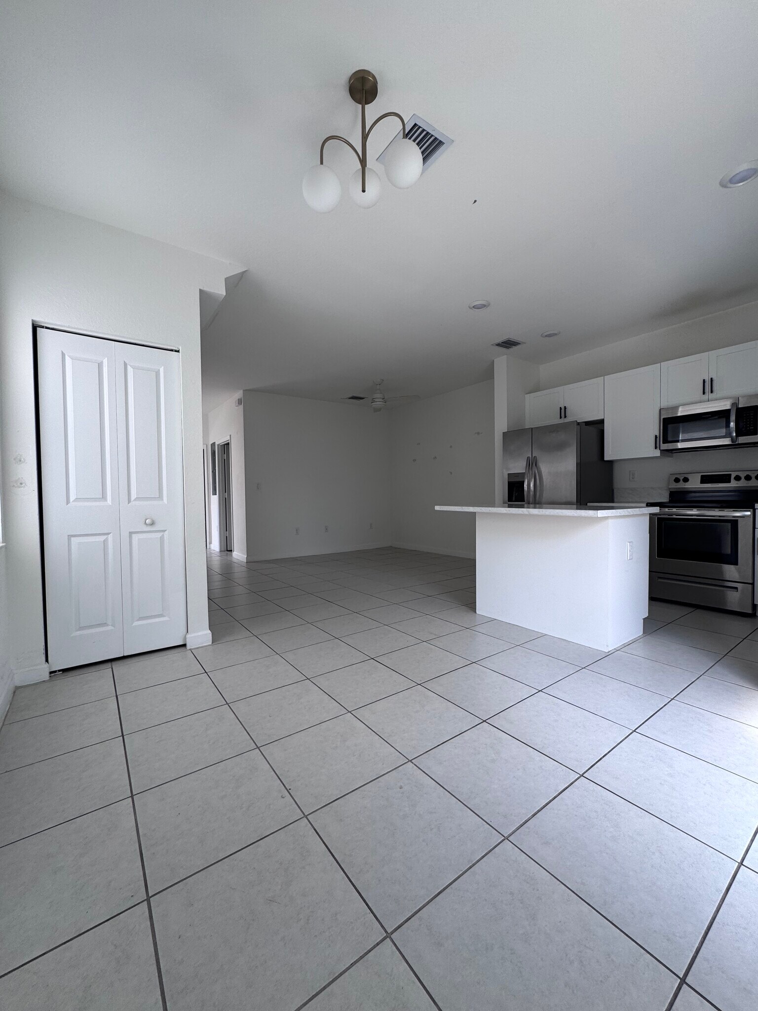 Open concept floor - 11852 SW 245th Ter