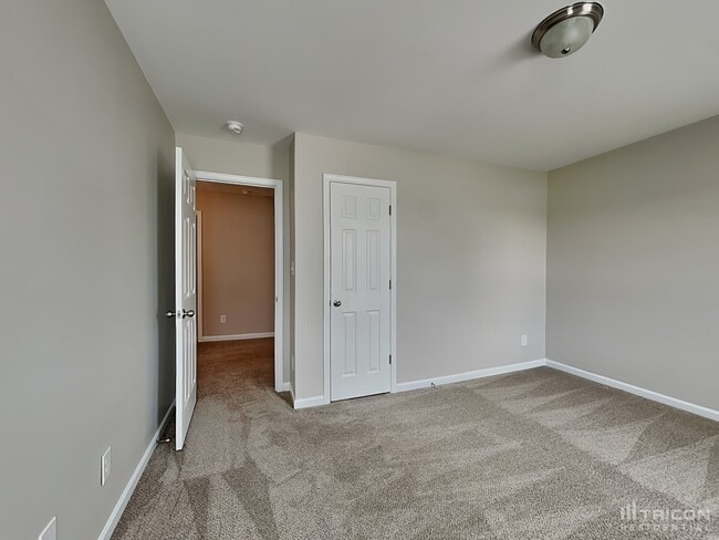Building Photo - 17 S Sunny Dale Dr