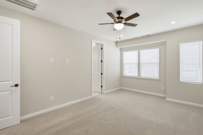 Building Photo - Like-New LoSo Townhome | 3BR + Loft | 2-Car Garage | Move-In Ready