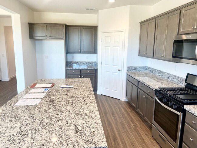 Building Photo - 5 Bedroom In Clovis Unified School District