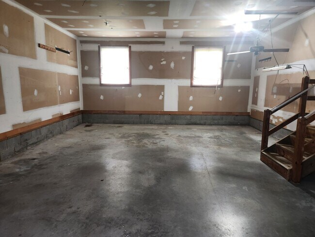 Building Photo - Chesterfield-Winterpock Area- Custom 3 Bed...
