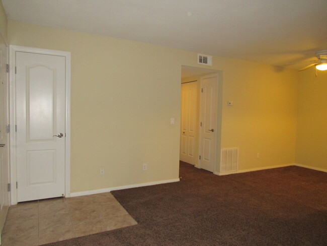 Building Photo - COZY 1 BEDROOM CONDO