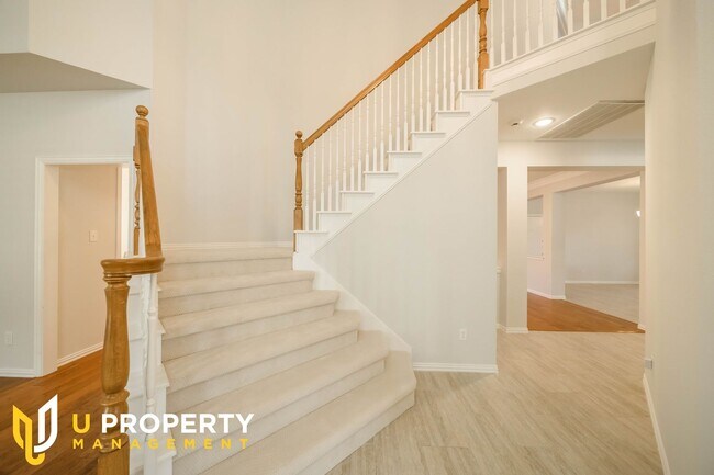 Building Photo - Dont Miss this pretty home in Plano!