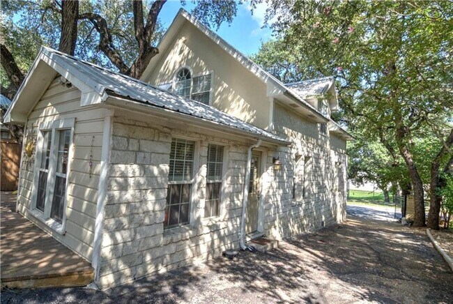 Building Photo - 2404 Thornton Rd