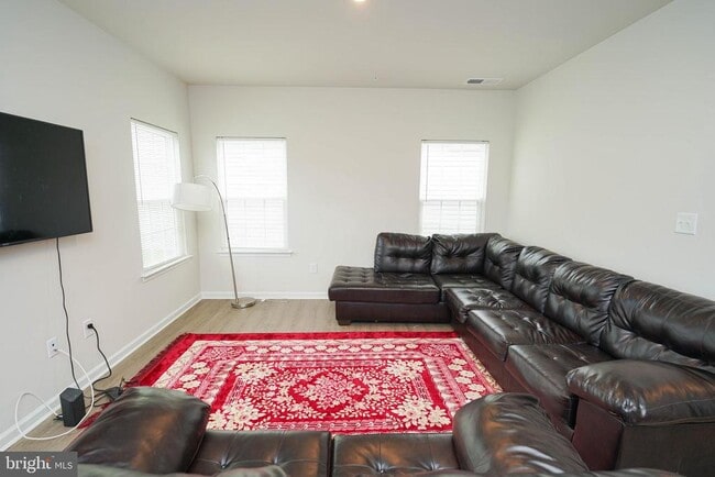 Building Photo - 9305 Mulligan Way