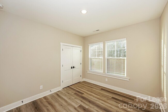 Building Photo - 120 Glencoe Ln